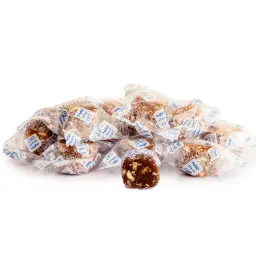 تمر مغلف بجوز الهند